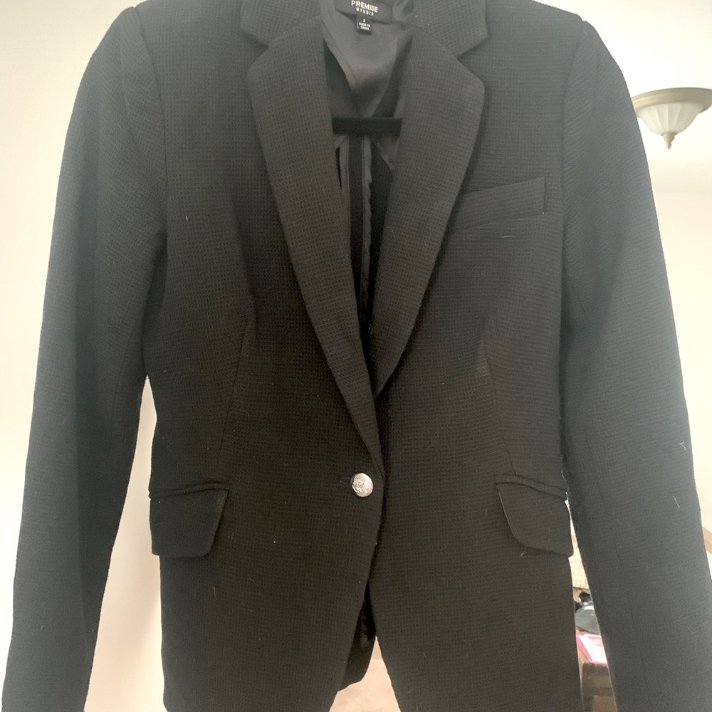 CLASSIC BLACK BLAZER